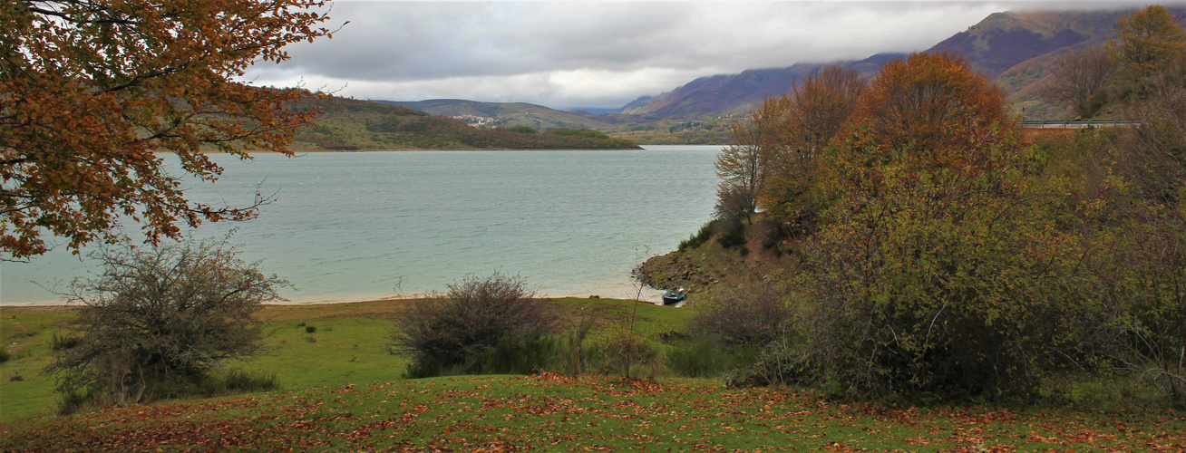 In riva al lago