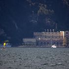 In Riva del Garda hat grad das Schiff abgelegt,.....