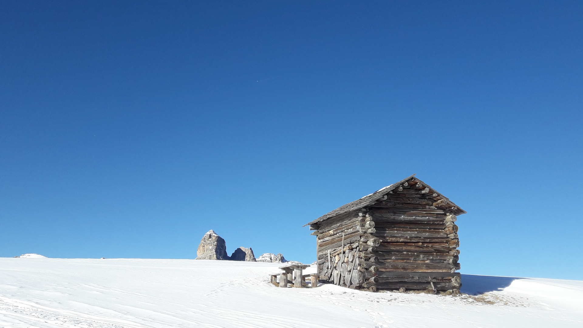 In solitudine con le ciaspole in Val Badia