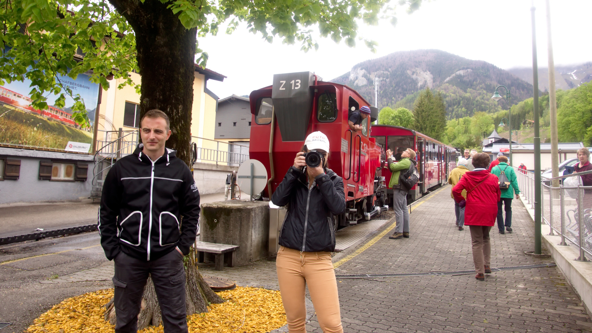 In St.Wolfgang steigen wir nun vom Schiff in die Schafbergbahn um