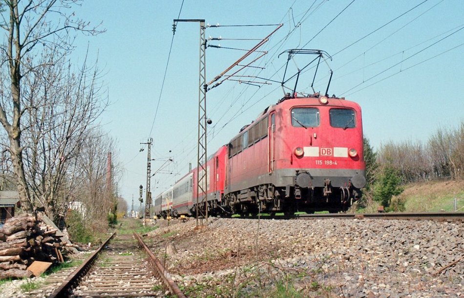 In Süßen lässt eine Überführung grüßen