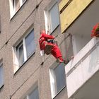 in Swindemünde gesehen wie er am Hochhaus arbeite...anderes Land andere Methoden