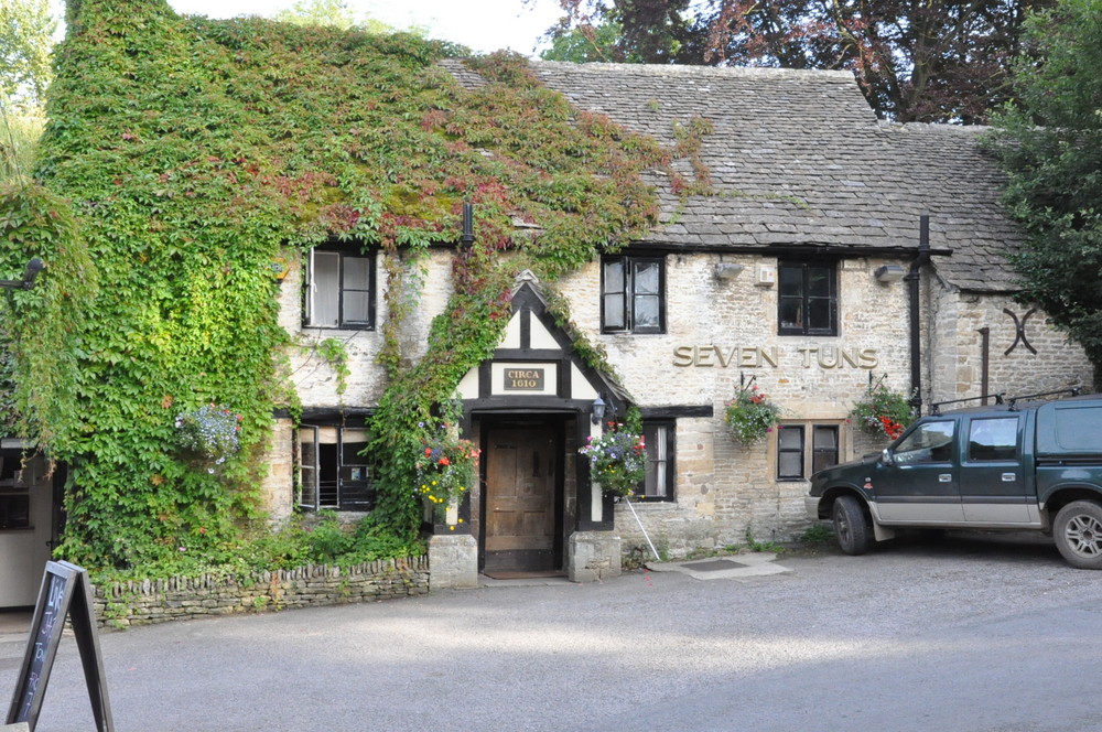 In the Cotswolds - 1610 Pub..!
