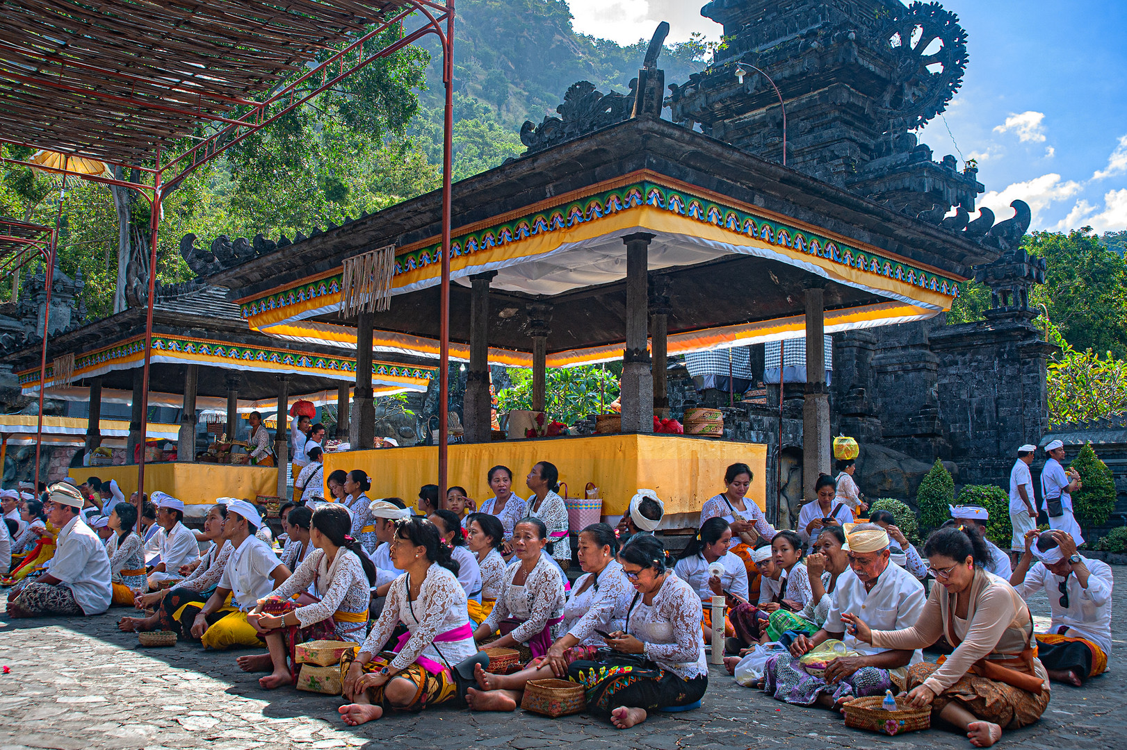 In the courtyard of Pura Melanting