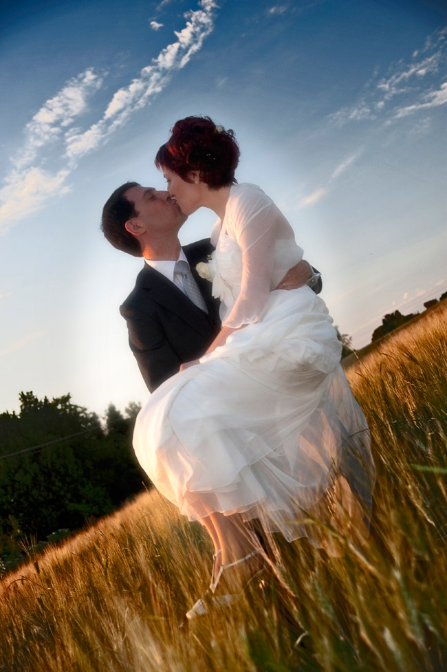 In the roman countryside, during the wedding photo session