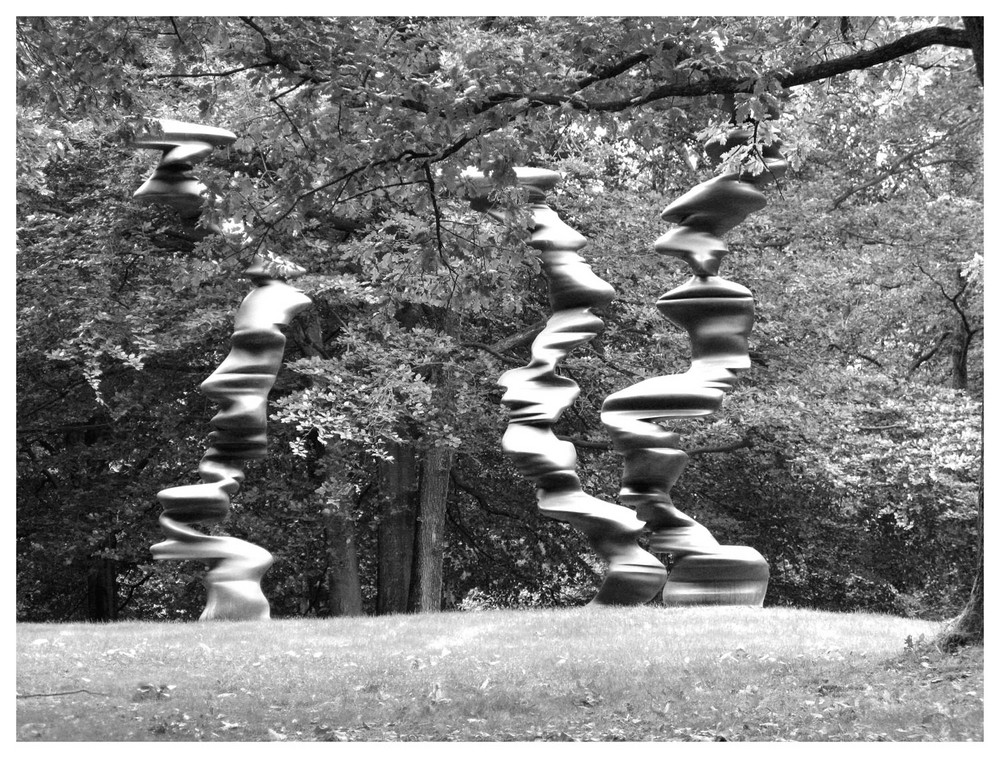 In Tony Craggs Skulpturenpark am Tag der Eröffnung, 6.9.2008, Wuppertal