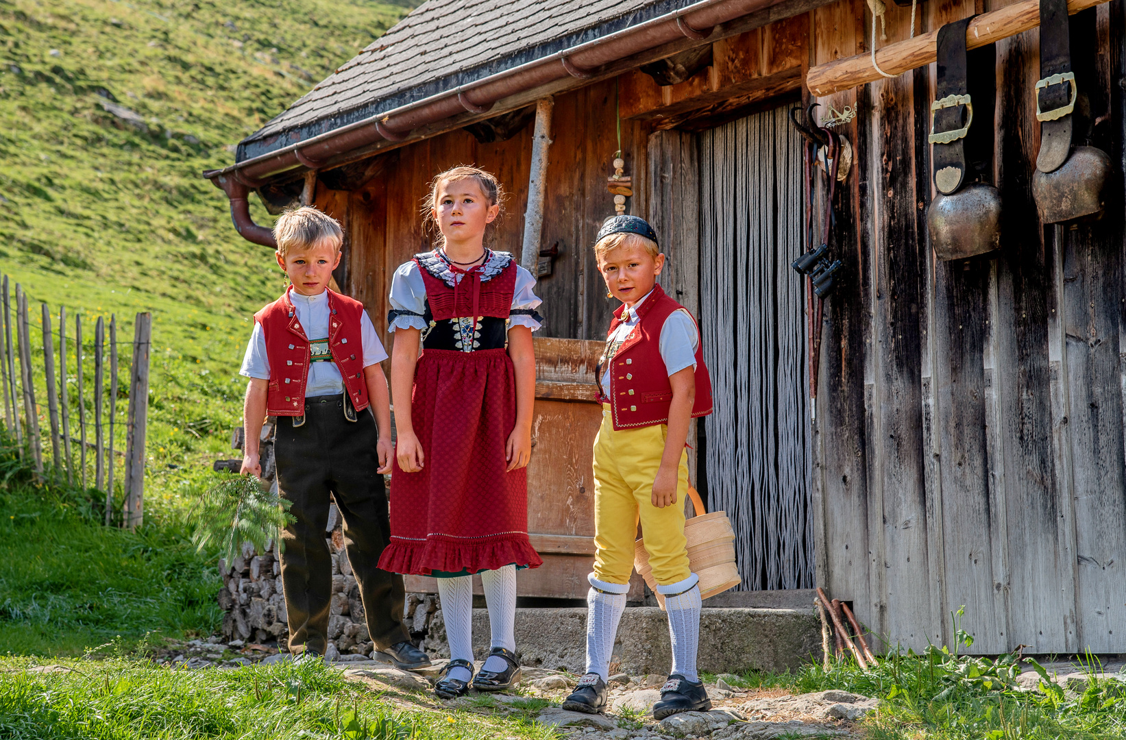 In traditioneller Kleidung zur Alpfahrt