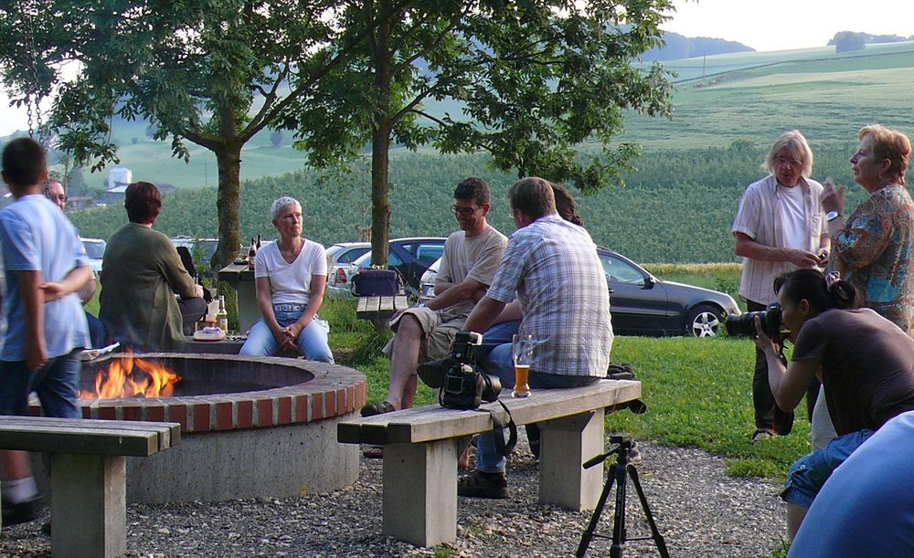 In trauter Runde - aber ein Paparazzi ist immer dabei