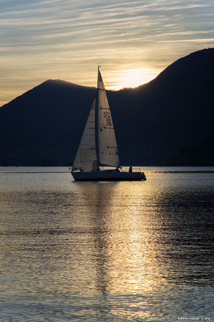 In vela al tramonto