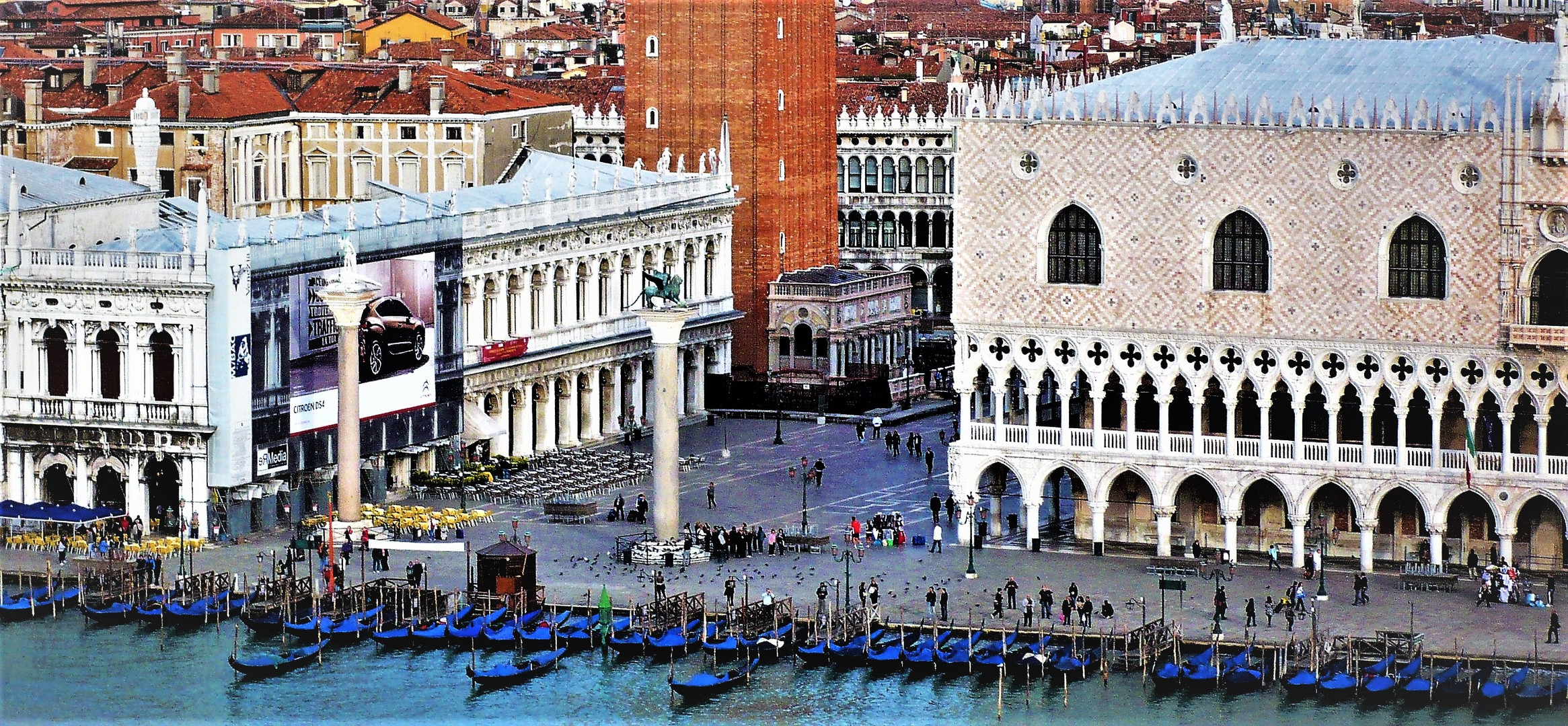 ..  in  VENEDIG  - -