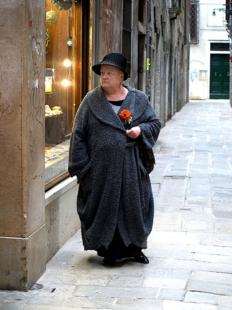 In Venedig wachsen die Blümchen im Knopfloch