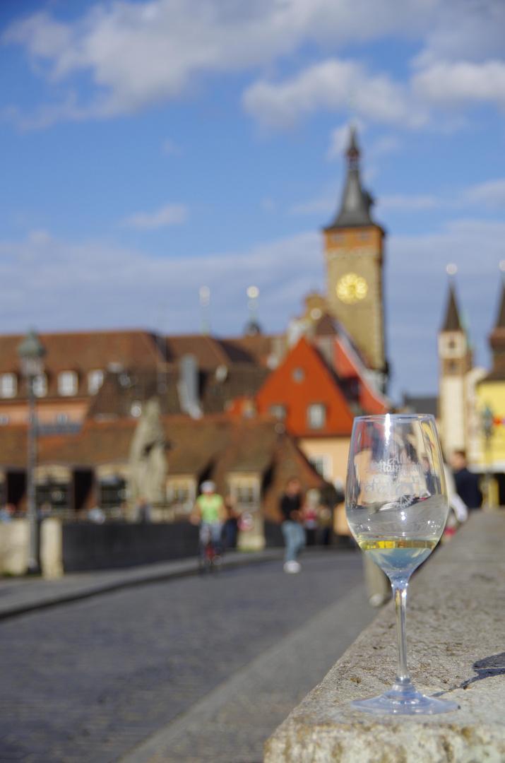 In Vino Veritas (auf der Brücke in Würzburg)