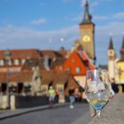 In Vino Veritas (auf der Brücke in Würzburg)