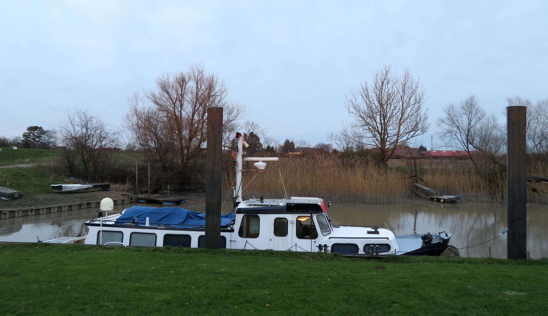 in Wischhafen am Museumshafen .....