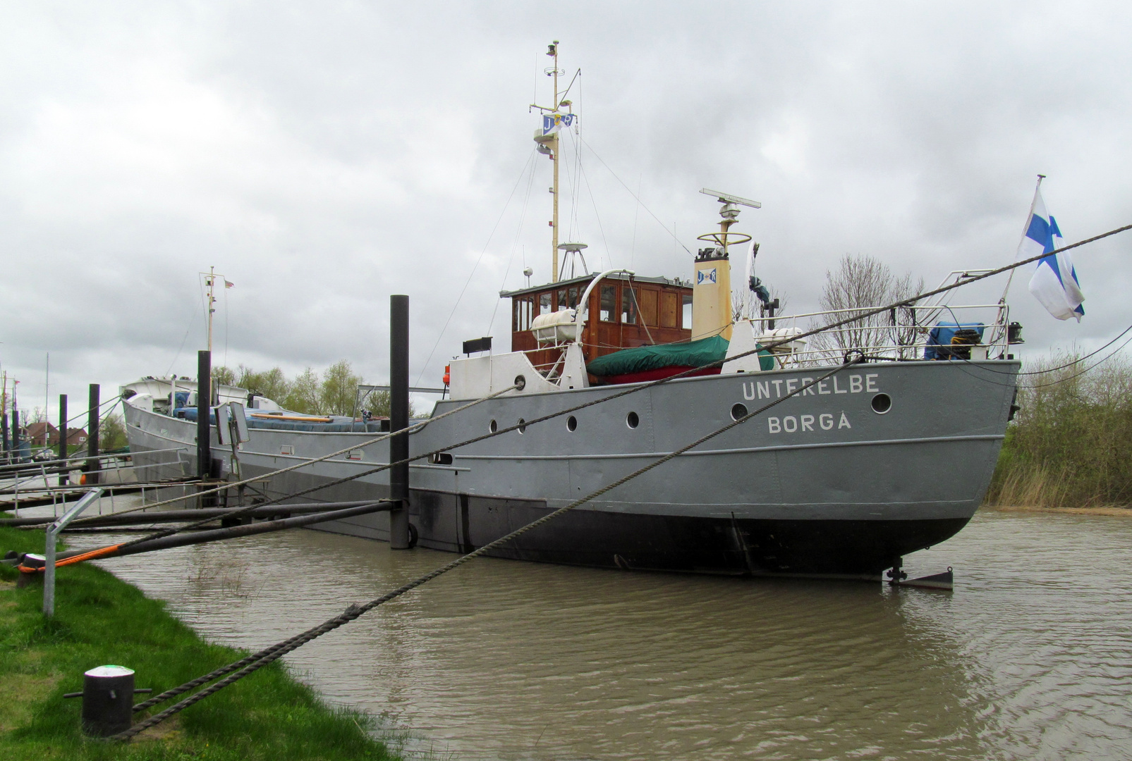 in Wischhafen im Hafen ...