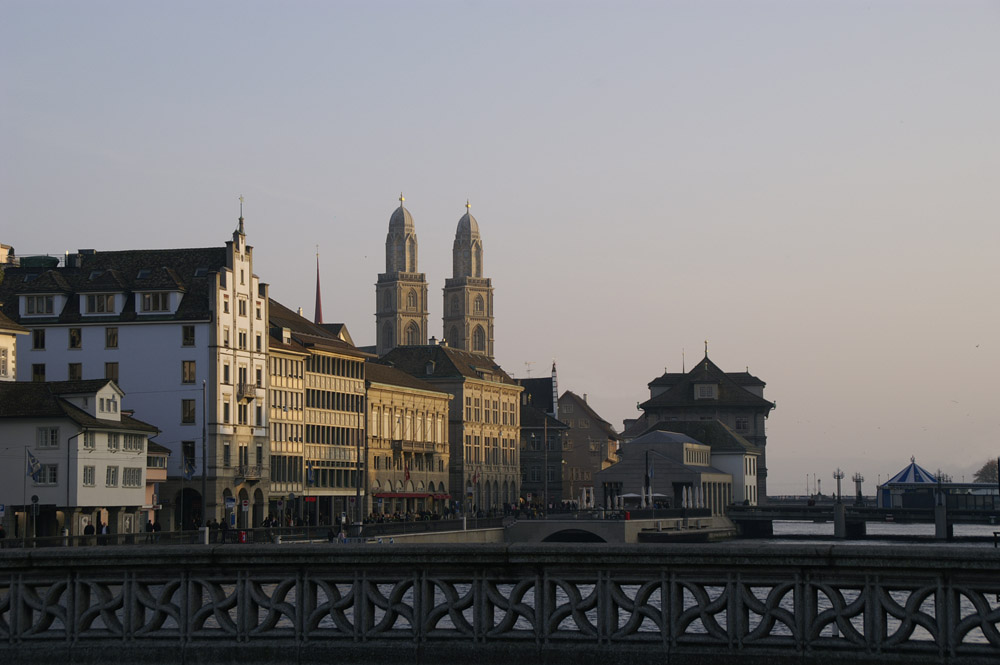 in Zürich wird es Nacht...