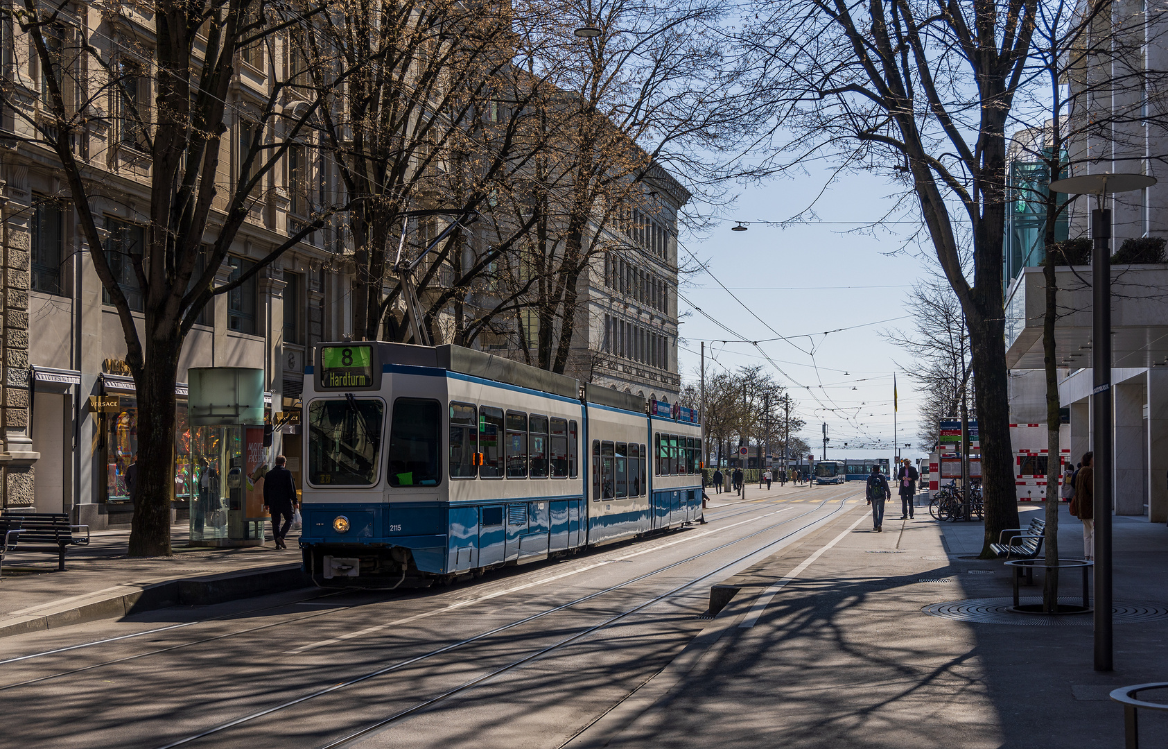 In Zürichs Bahnhofstrasse