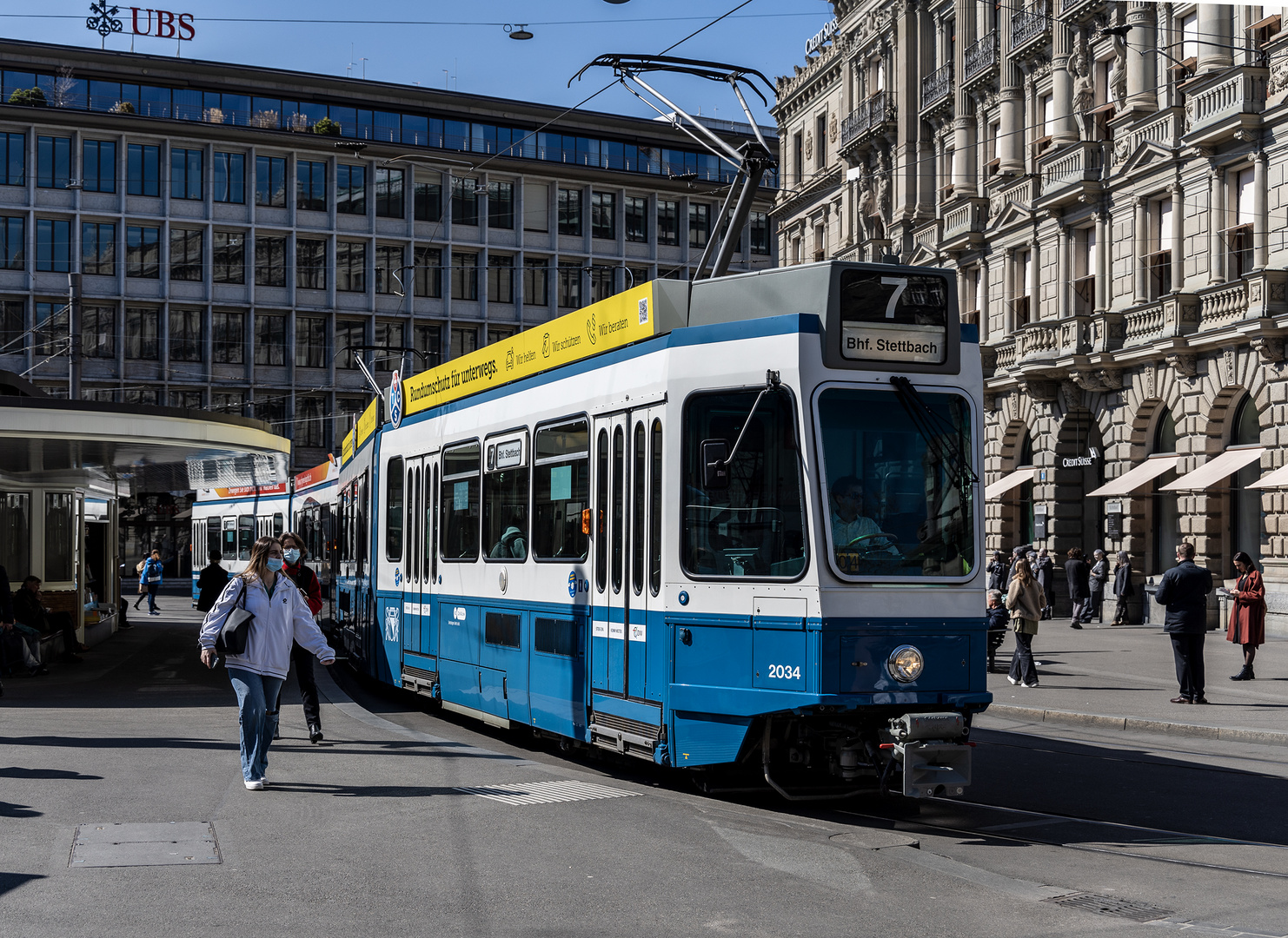 In Zürichs Bahnhofstrasse