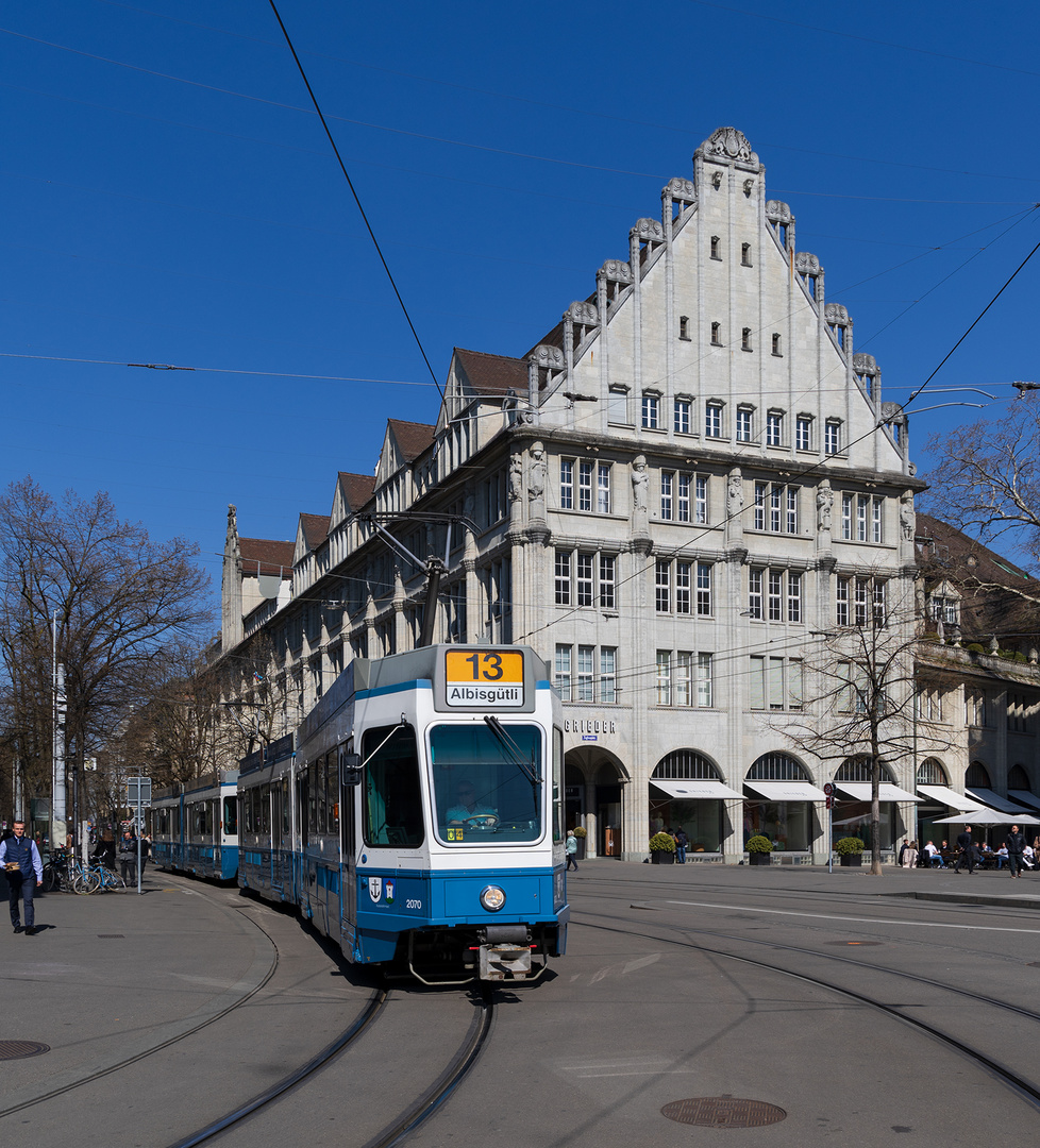 In Zürichs Bahnhofstrasse