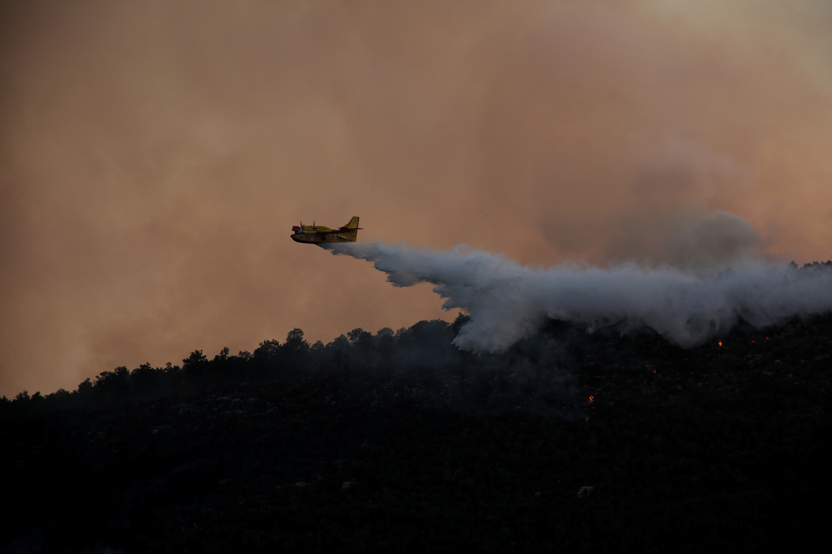 Incendi boschivi in Campania.