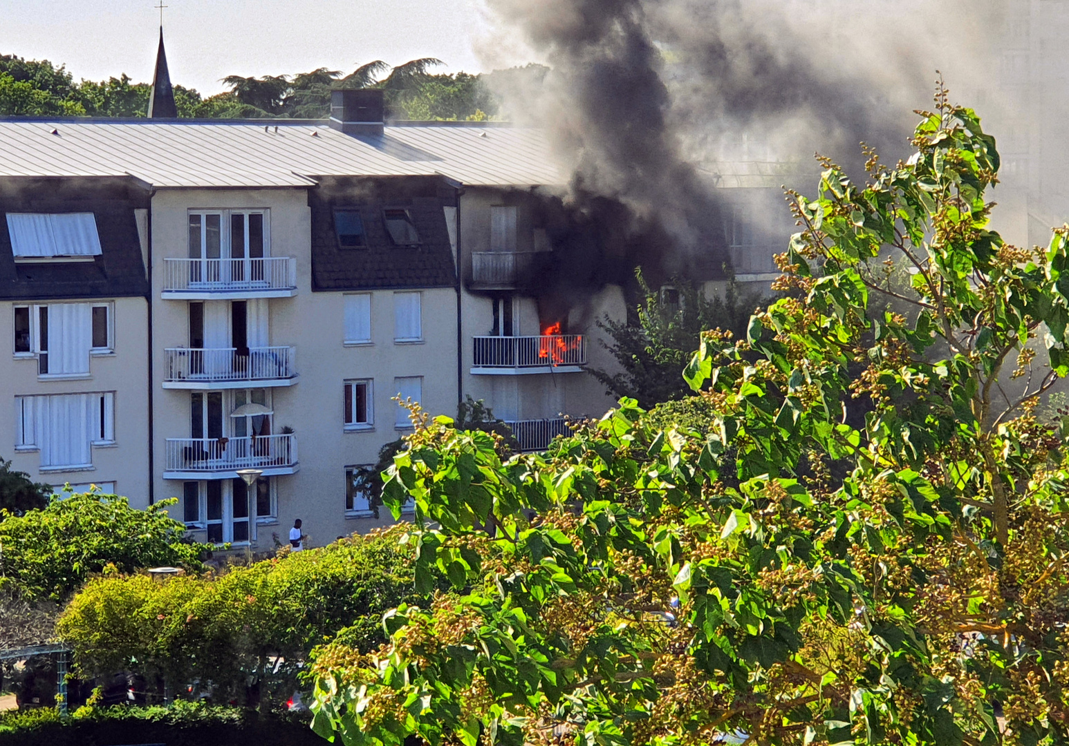 Incendie récent face à ma résidence / banlieue de Rouen