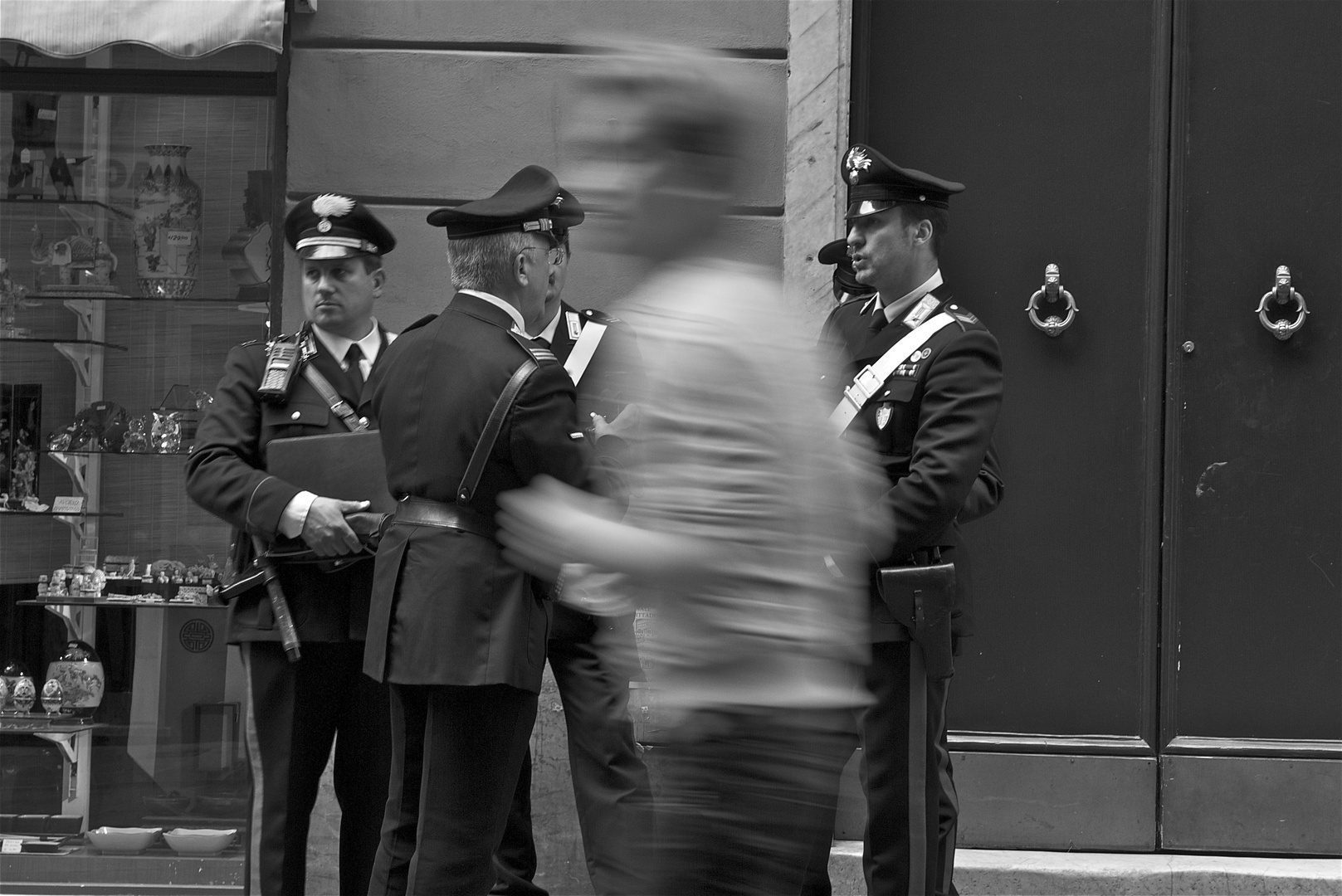 Incognito devant la Polizia