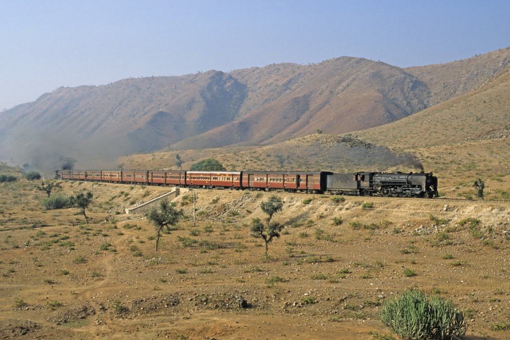 Indìen DerNachtschnellzug Ahmadabad Junction  - Udaipur