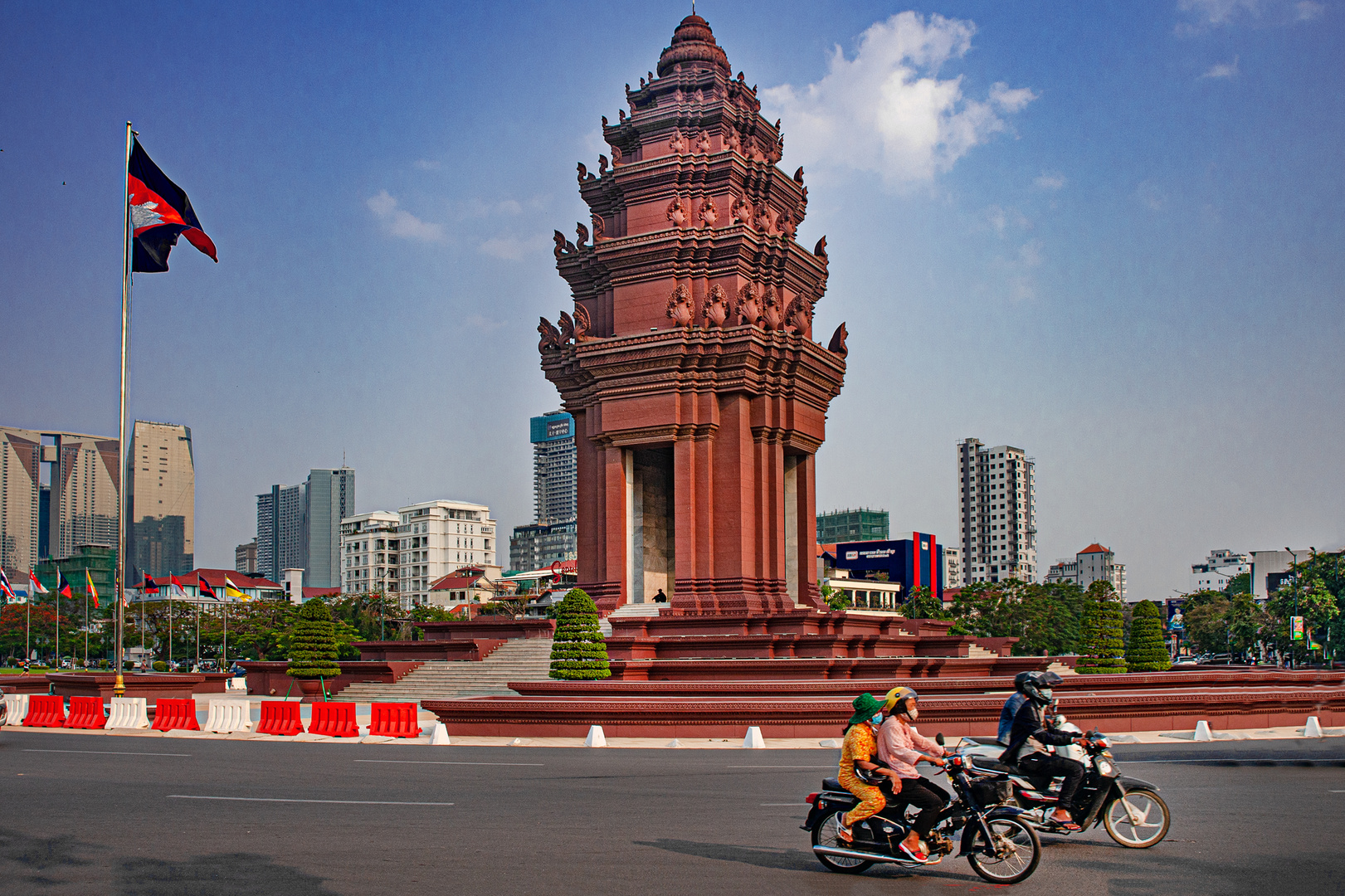 Independence Monument at daytime