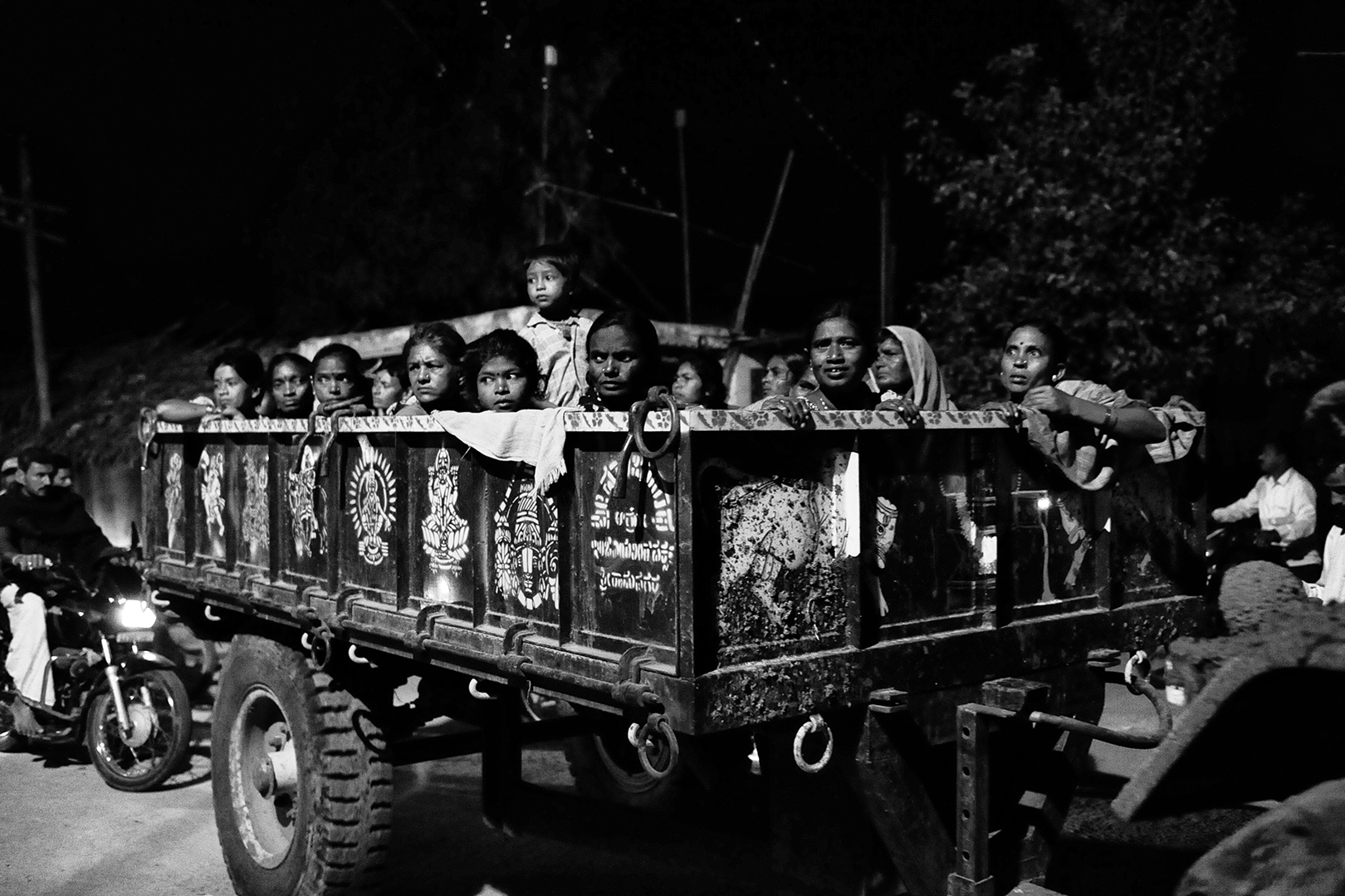 India Hampi Anegundi women coming back home