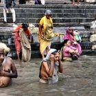 India-Varanasi-Purificazione nel Gange