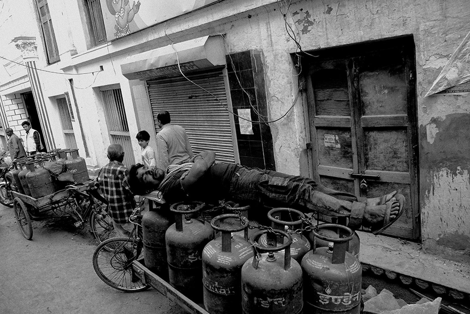 India Varanasi Street Explosive Nap