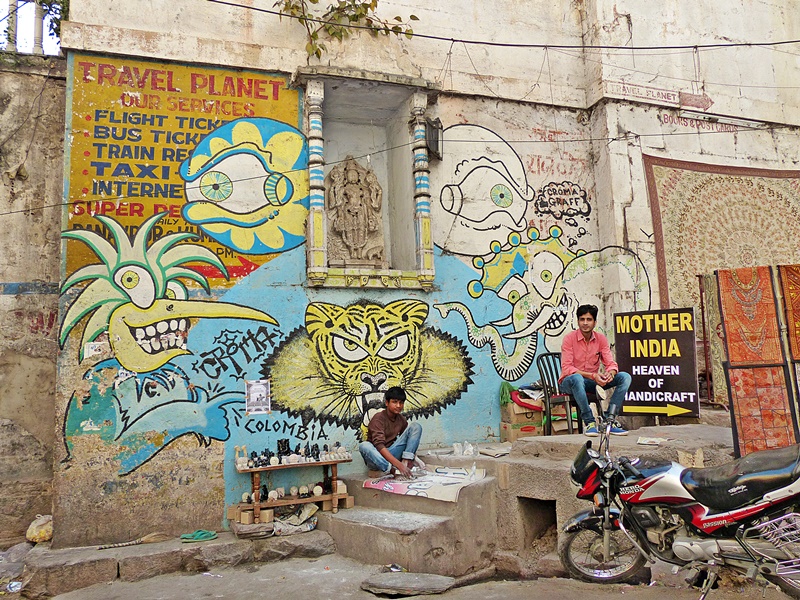 Indian Graffitti ....