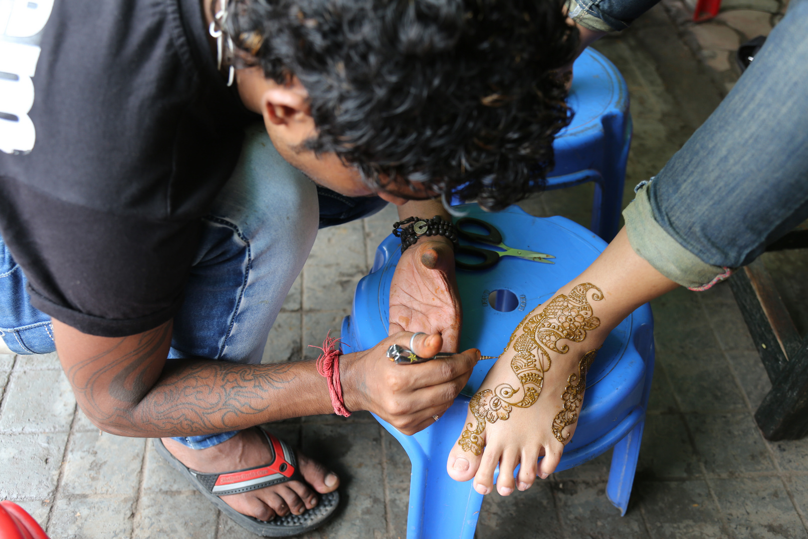 indian henna tattoo on the street of Calcutta 2....