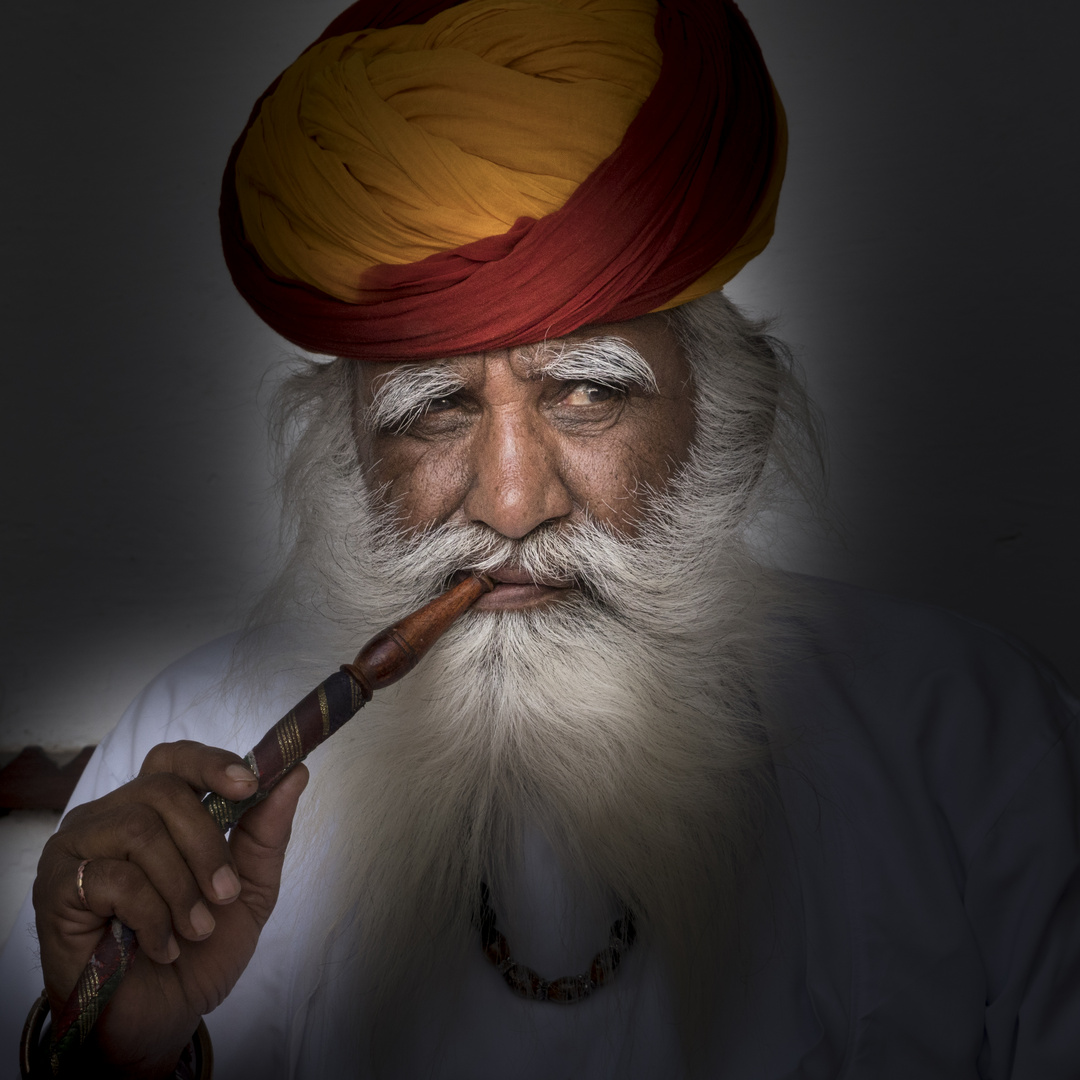 indian pipe smoker