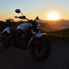 Indian Scout Sixty im Sonnenaufgang