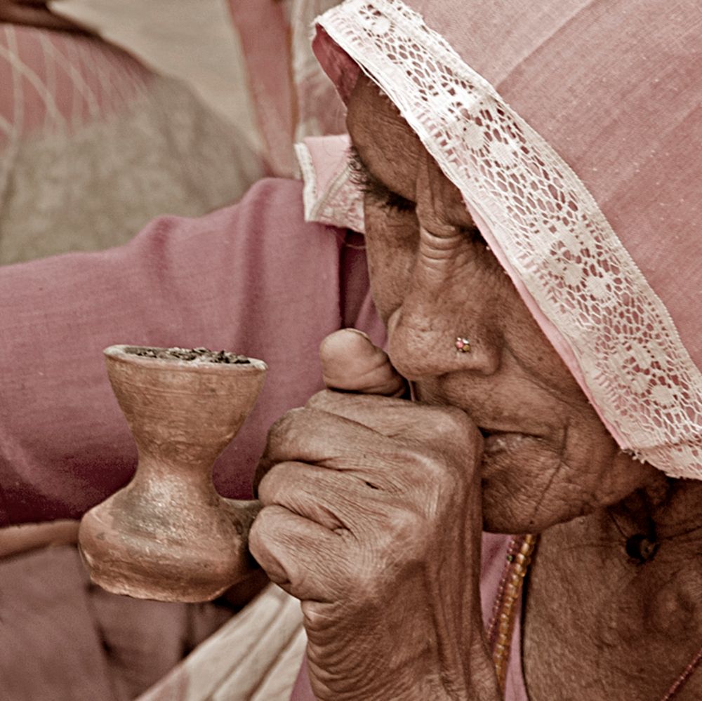 indian woman smoking