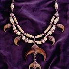 Indianische Halskette mit Bärenkrallen (zirka 1730)
