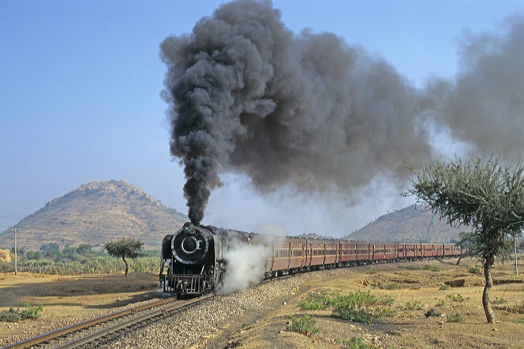 Indien Eisenbahn (Meterspur yClass YP bei Udaipur (Debari)¹