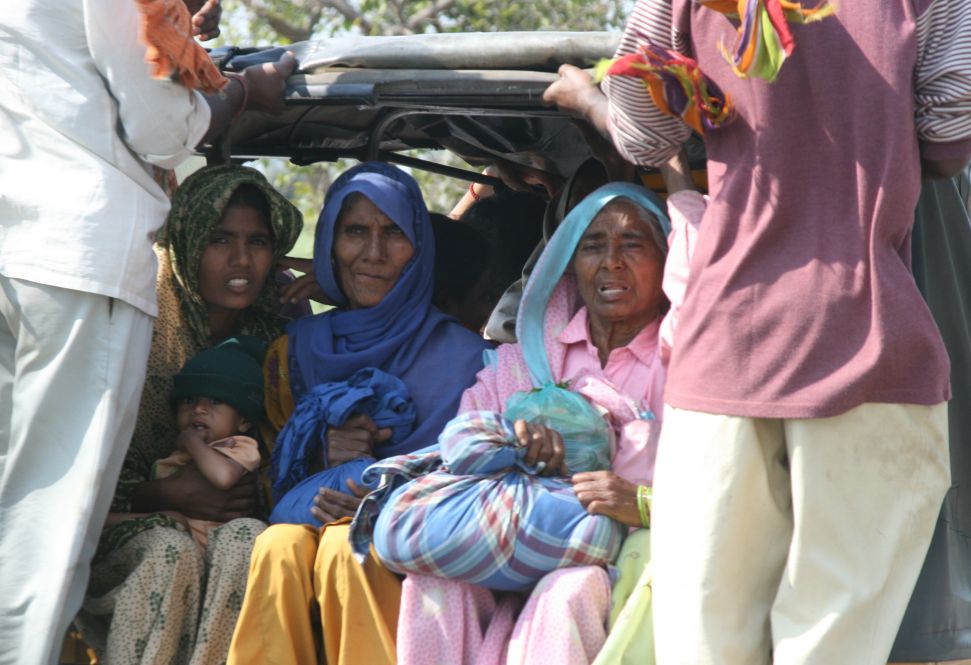 Indien: Frauen auf einem TukTuk