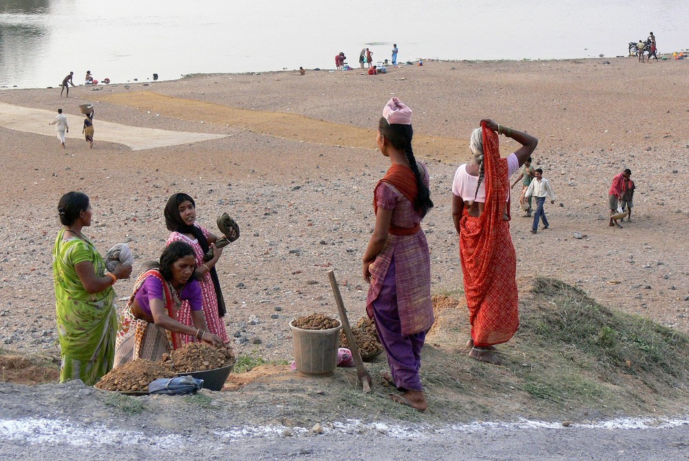 Indien: Menschen am Fluss