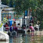 Indische Frauen waschen am Picholasee