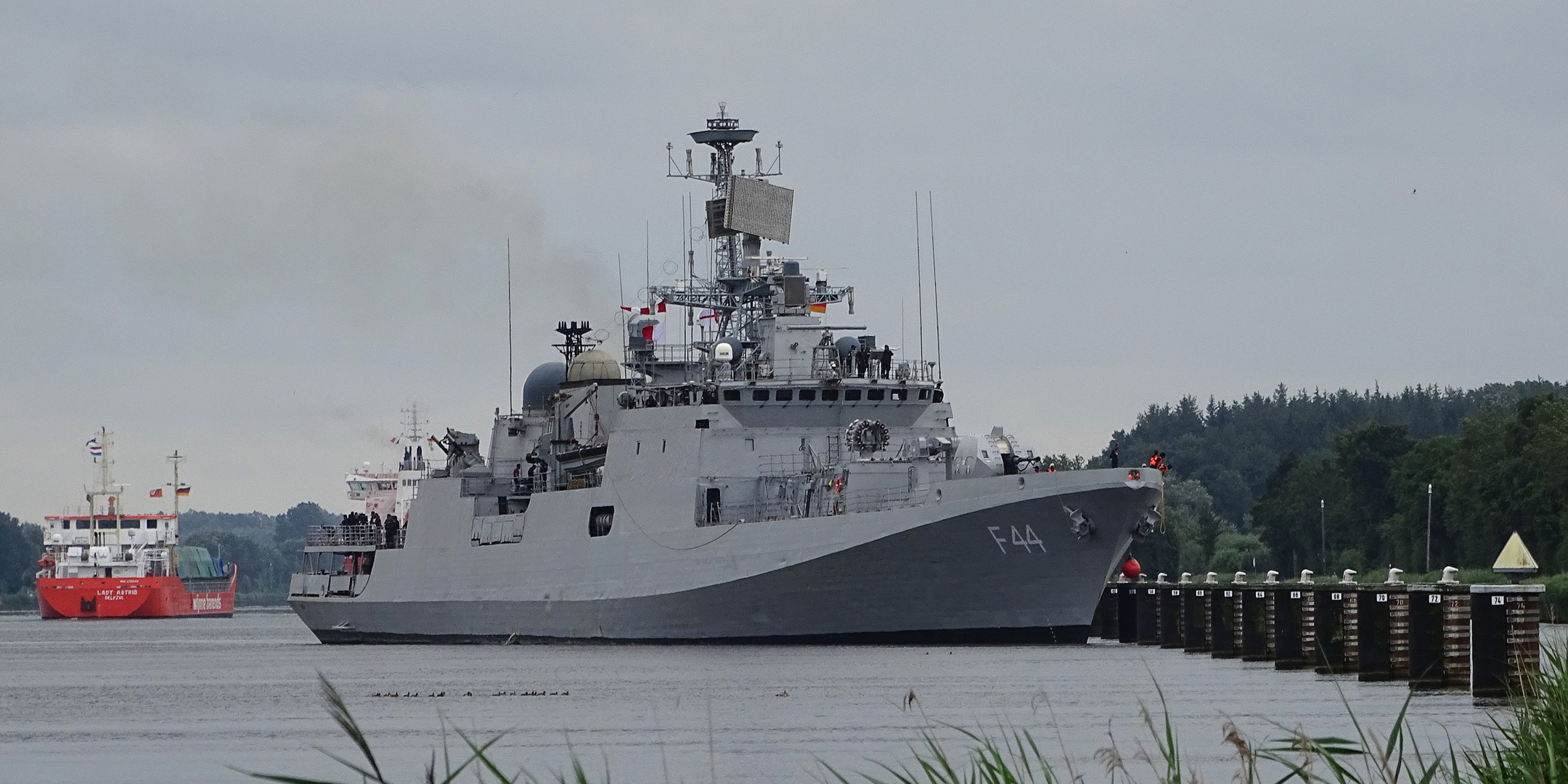 indische Fregatte TABAR im Nord-Ostsee-Kanal 