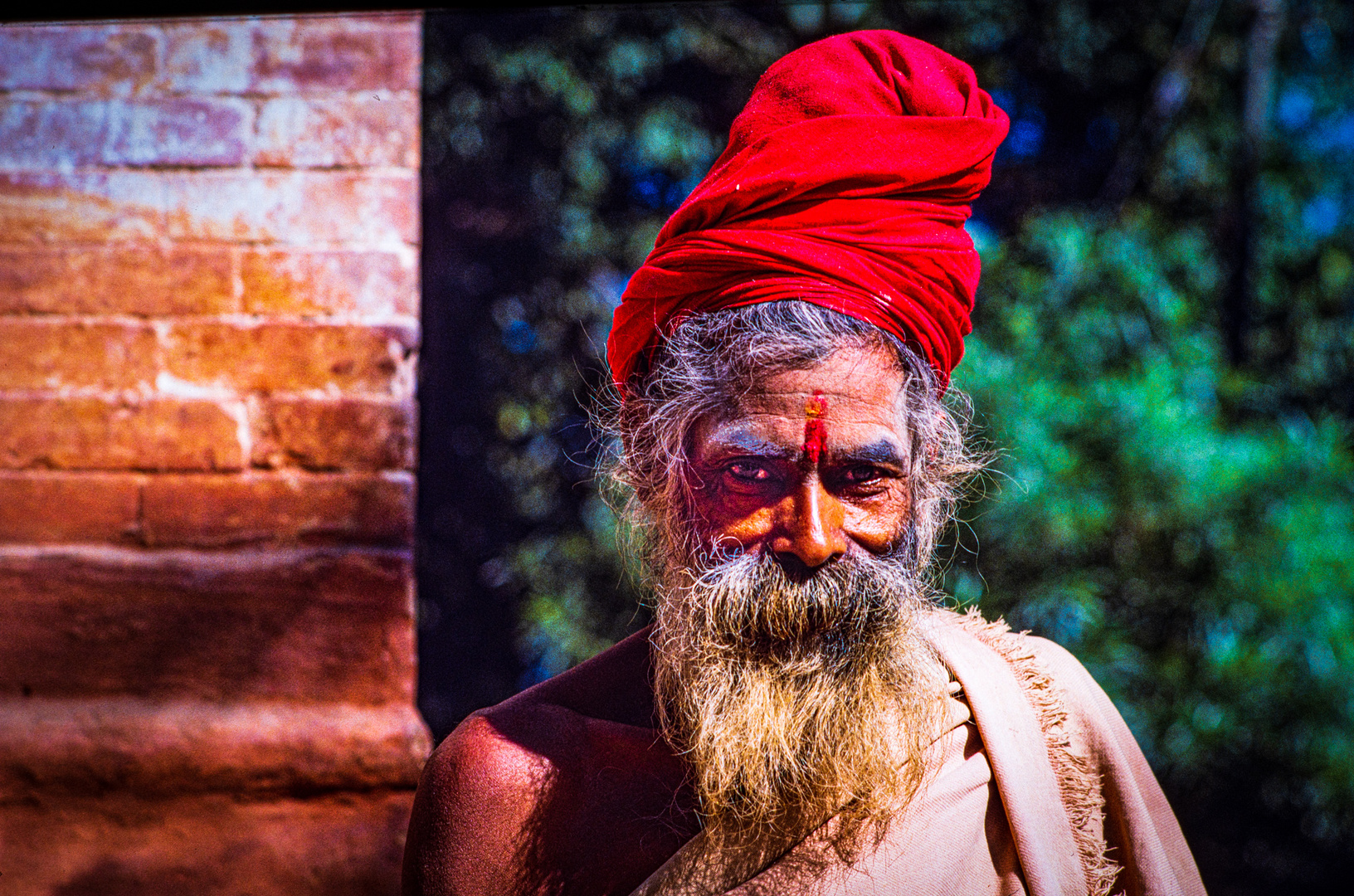 Indischer Sadhu auf Pilgerschaft in Nepal