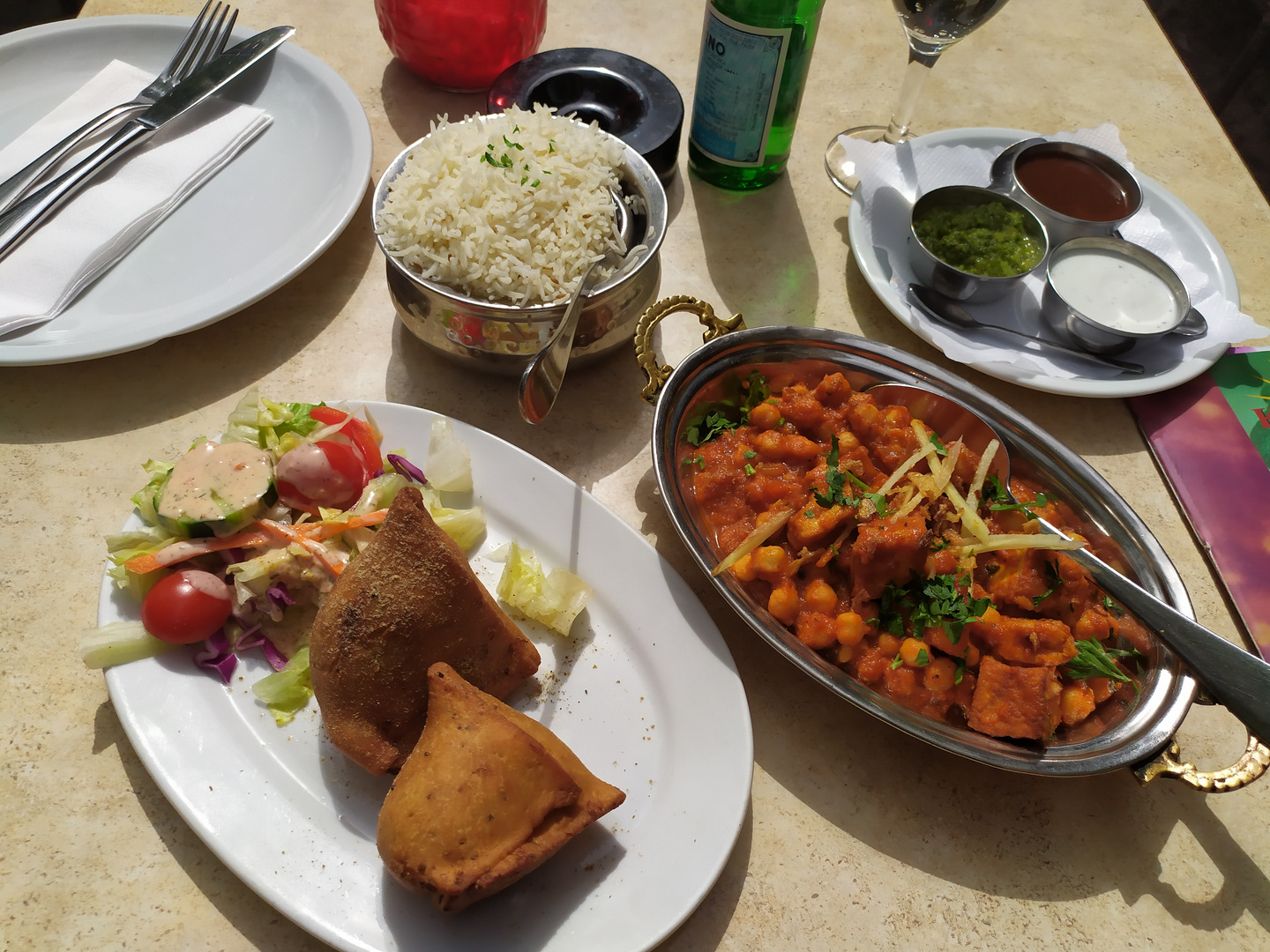 Indisches Curry mit Samosa, Restaurant in Berlin 2021