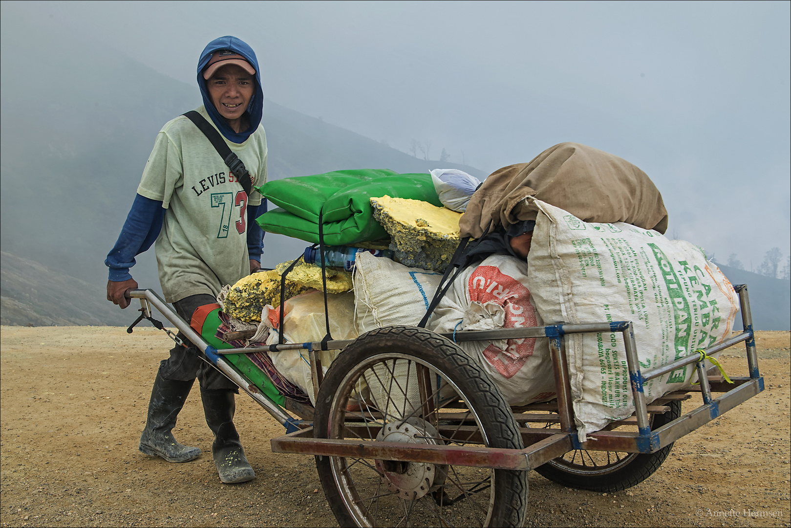 Indonesien [39] - 250 kg und ein Lächeln