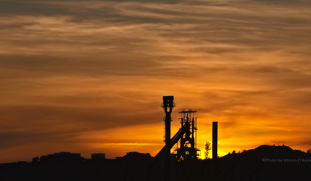 Industrial Sunset - Il tramonto di un gigante