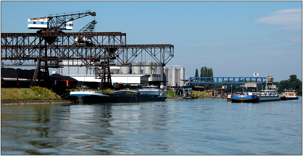 ... Industrie am Rhein ...