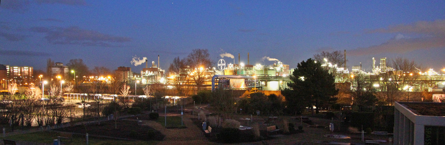 Industrie bei Nacht (2014_02_21_0943_ji)