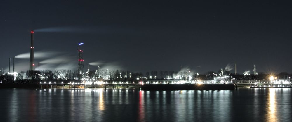 Industrie bei Nacht 3