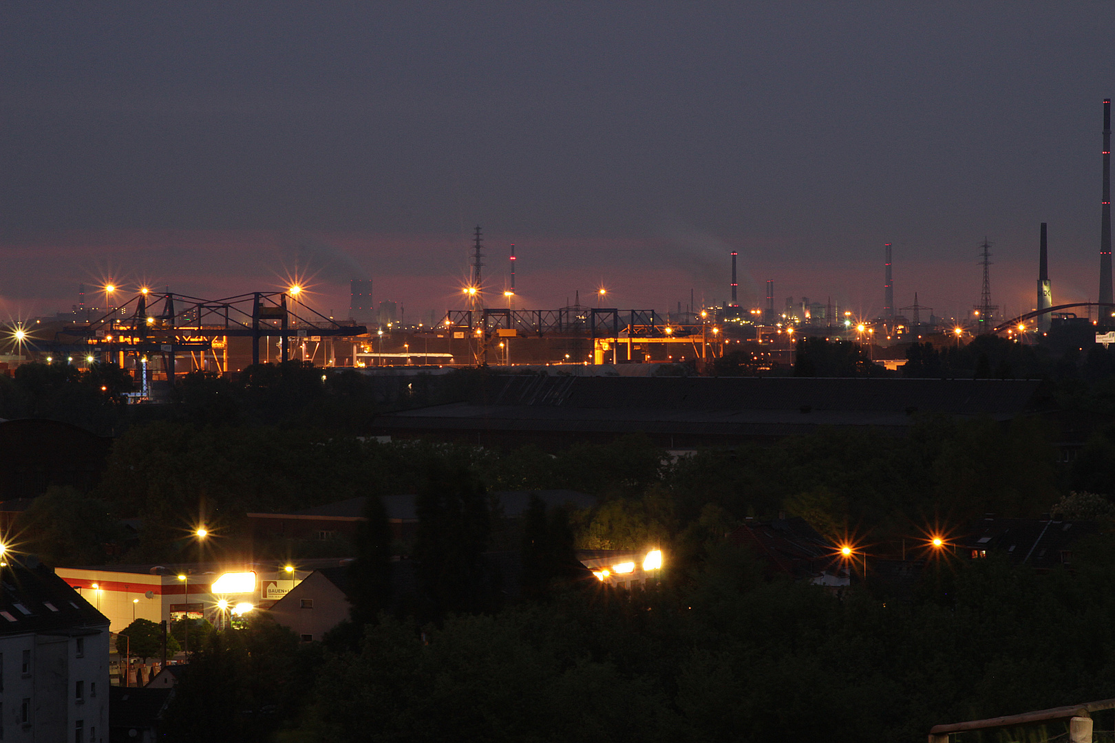 InDUstrie bei Nacht